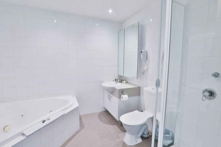Bathroom 5, Lady Bay Resort, Warrnambool