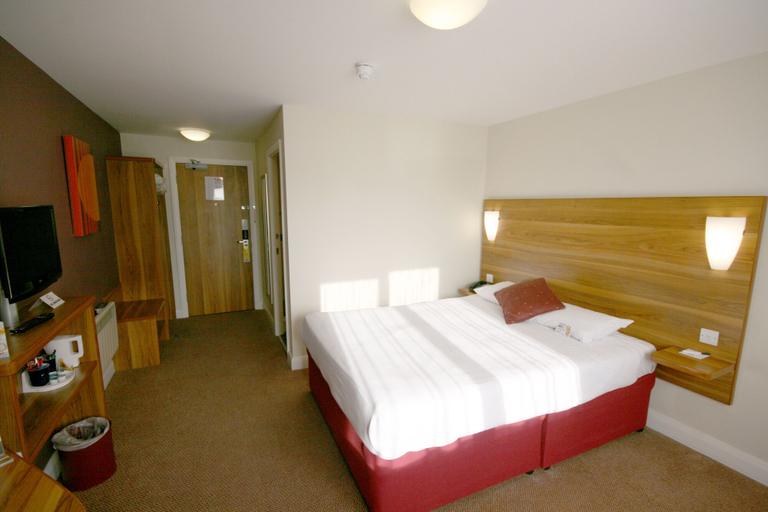 Bedroom 3, Days Inn by Wyndham Corley NEC M6, Warwickshire