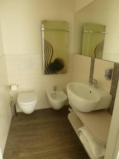Bathroom 3, Albergo Aquila, Rimini