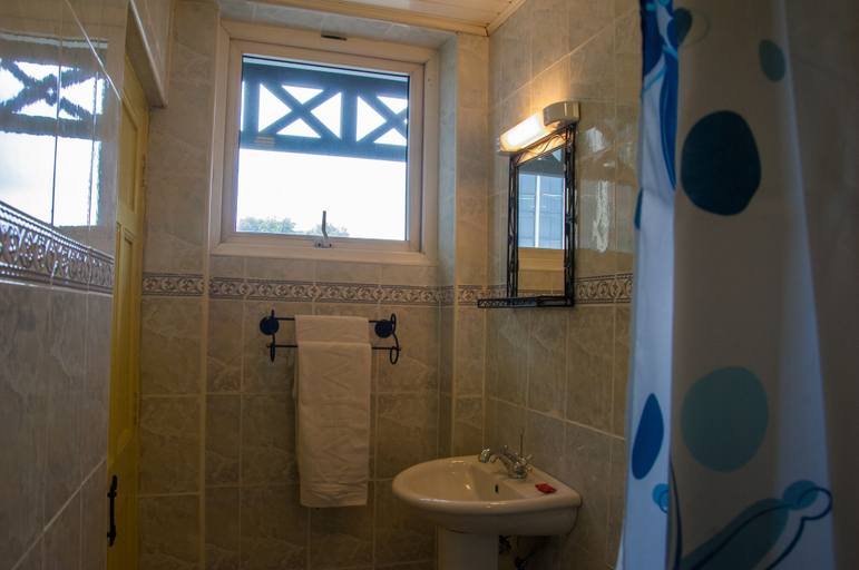 Bathroom 4, Kahama Hotel, Starehe