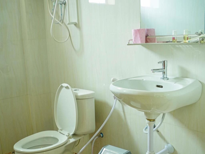 Bathroom 5, Golden Star Inn, Sihanoukville