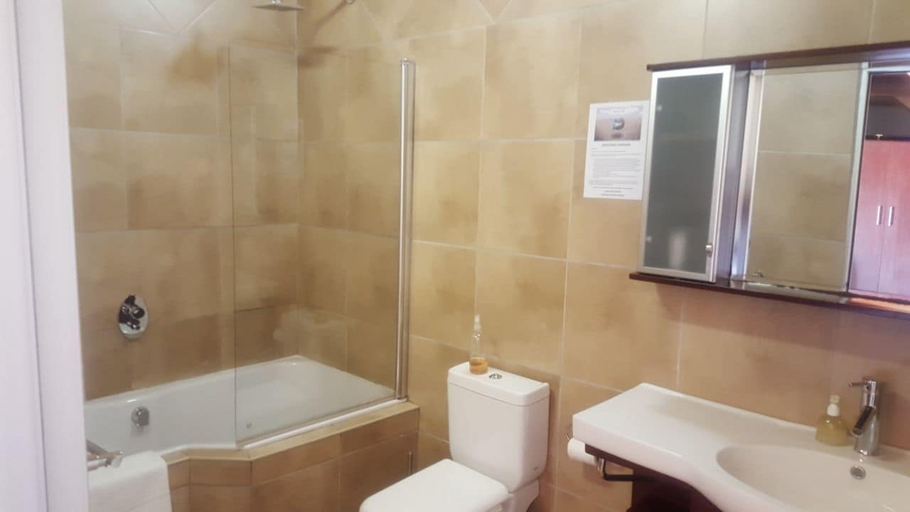 Bathroom 4, Bayswater Lodge, Mangaung