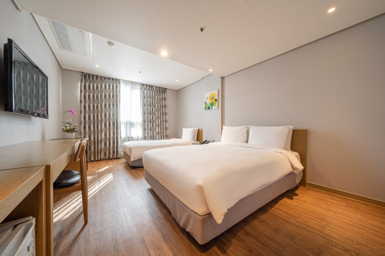Bedroom 9