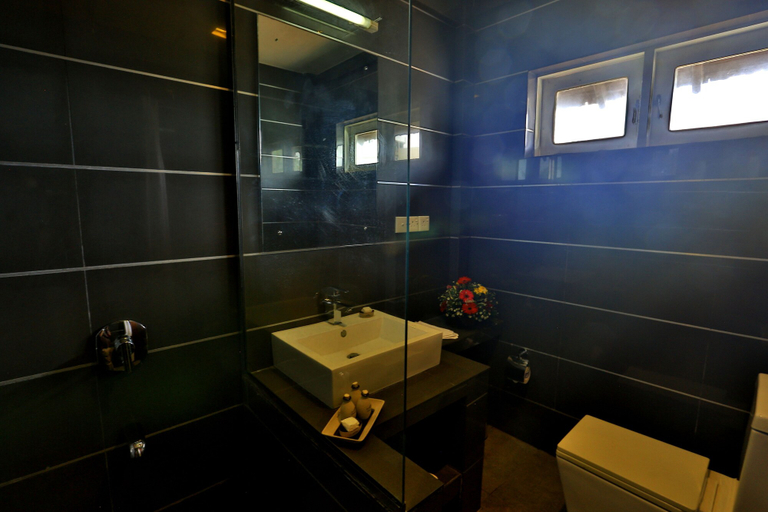 Bathroom 4, St. Lachlan Hotel & Suites, Negombo