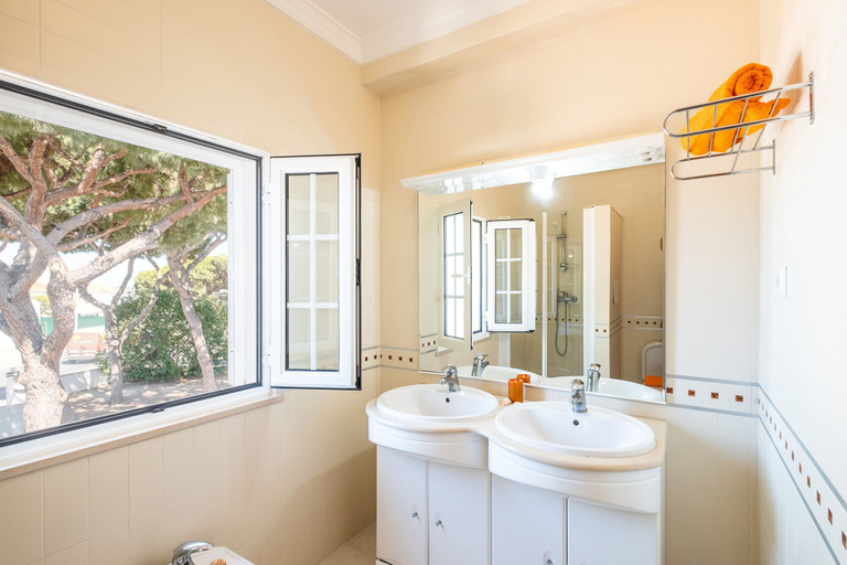 Bathroom 4, Villa Caly, Albufeira