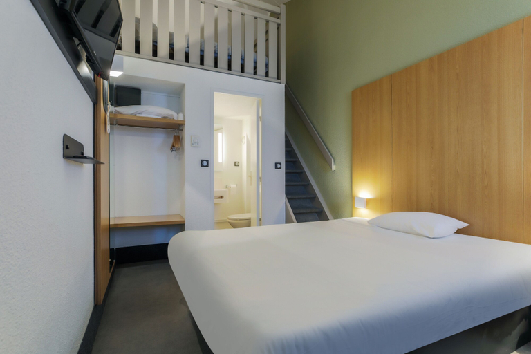 Bedroom 3, B&B HOTEL Metz Augny, Moselle