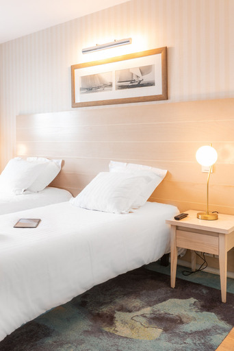 Bedroom 3, SOWELL HÔTELS Le Beach, Calvados