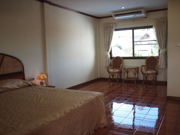 Bedroom 2, Roongruang Hotel, Muang Chiang Mai