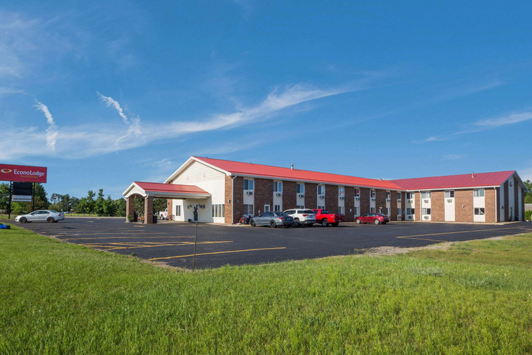 Exterior & Views 2, Econo Lodge Inn & Suites Escanaba North, Delta