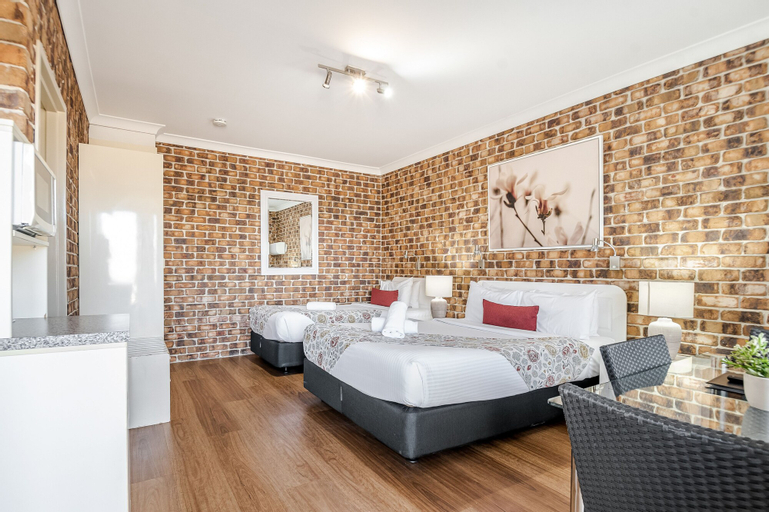Bedroom 3, Richmond Motor Inn, Ballina