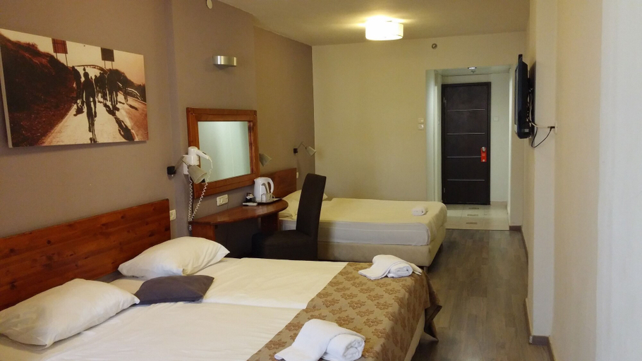 Bedroom 2, Astoria Galilee Hotel