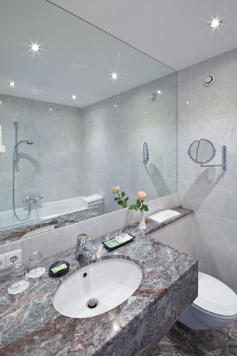 Bathroom 4, Penz Hotel West, Innsbruck