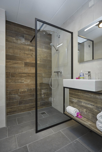 Bathroom 4, Brasserie Restaurant Hotel Eeserhof, Borger-Odoorn