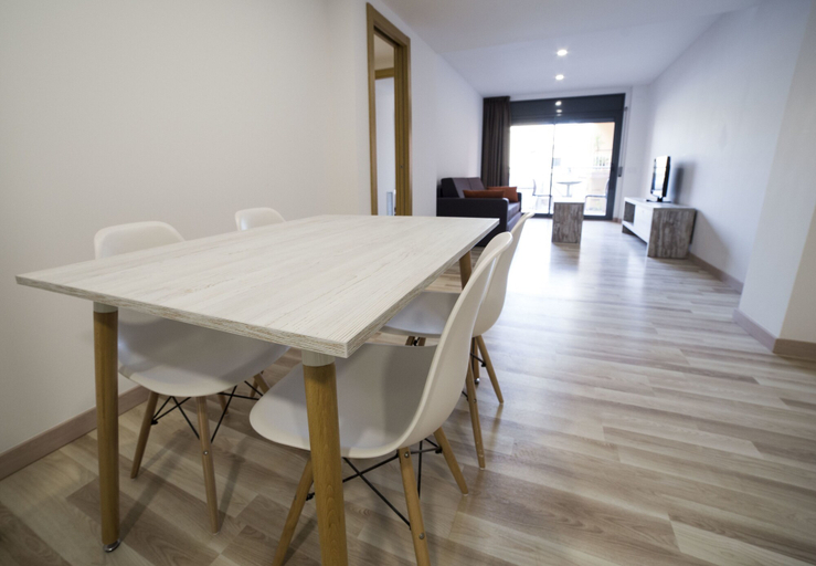 Others 5, Apartaments Ponent, Girona