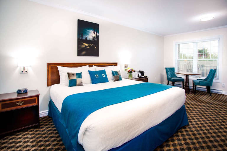Bedroom 2, Royal Inn & Suites, Division No. 10