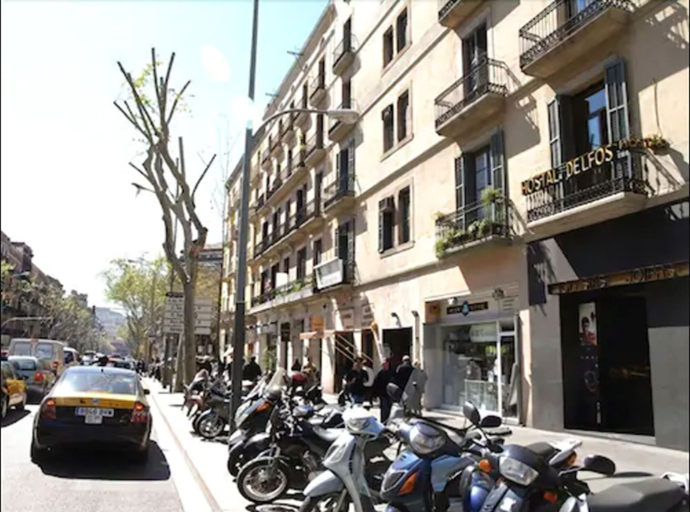 Others 5, Hostal Delfos, Barcelona