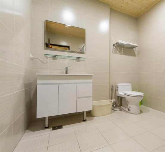 Bathroom 4, East Coast Border, Hualien