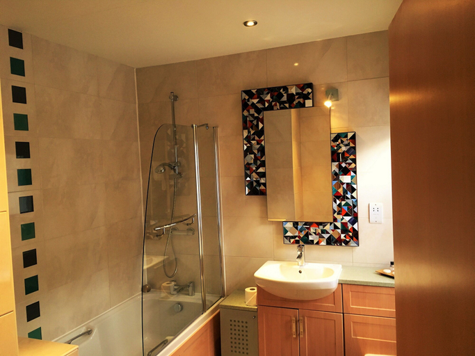Bathroom 4, The Highworth Hotel, Swindon