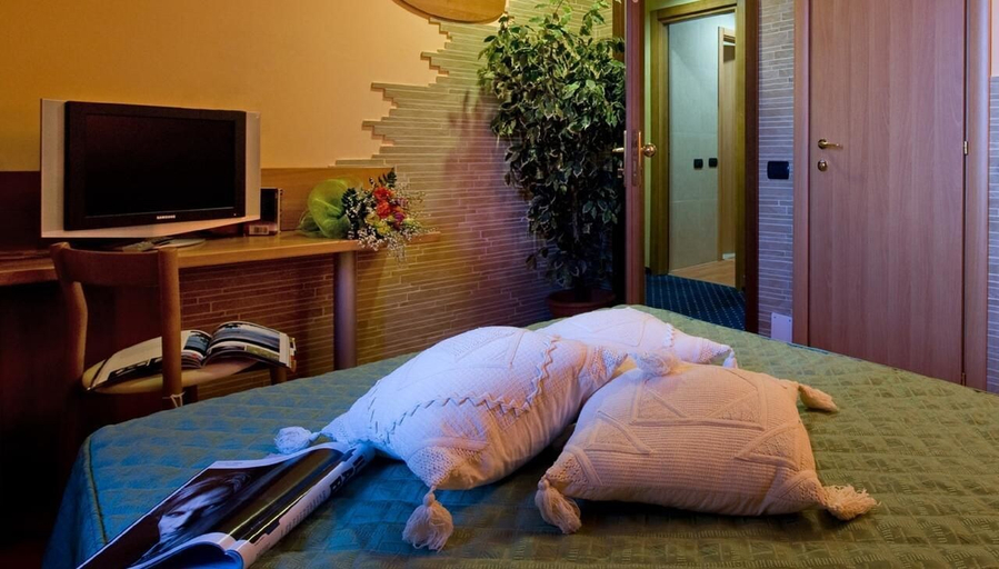 Bedroom 3, Hotel Ristorante Tre Leoni, Varese