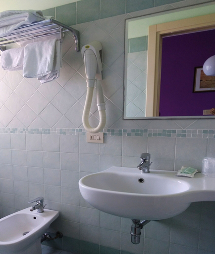 Bathroom 4, Hotel Azzurra, Rimini