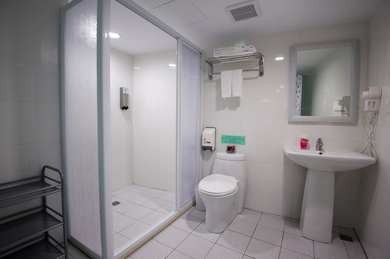 Bathroom 3, Hotel 6 - ZhongHua, Taipei City