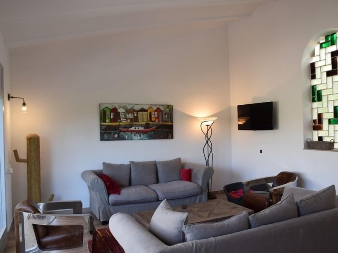 Others 5, Villa Belll Lloc, Girona