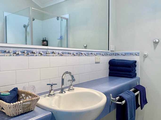 Bathroom 4, Apollo Bay Waterfront Motor Inn, Colac-Otway - South