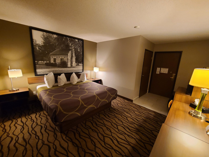 Bedroom 3, Super 8 by Wyndham Bedford, Bedford