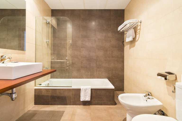 Bathroom 5, Ridomar, Girona