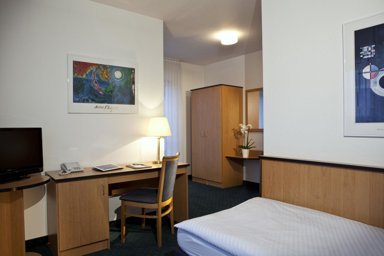 Bedroom 5, Airport Hotel Stetten, Esslingen