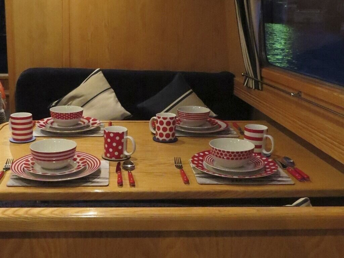 Food & Drinks 5, Houseboat Hotels, Sheffield