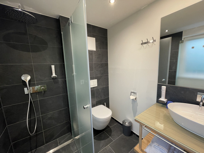 Bathroom 4, Panoramahotel Sonnhalde, Bregenz