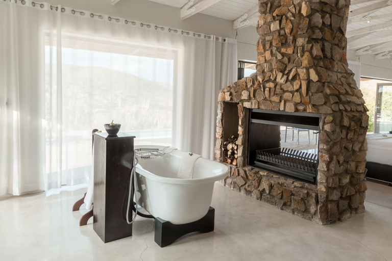 Bathroom 4, Hopewell Private Game Reserve, Cacadu