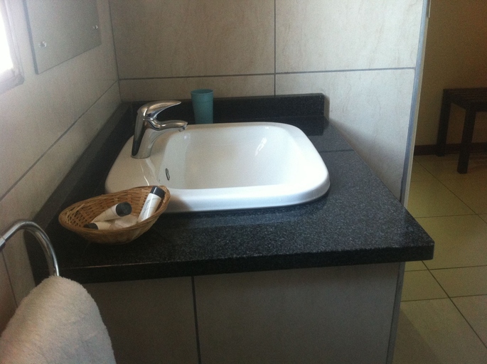 Bathroom 3, Emerald Hotel, Gaborone