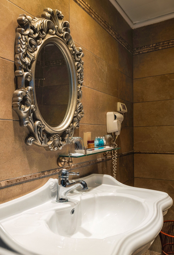 Bathroom 5, Villa Europe 1917