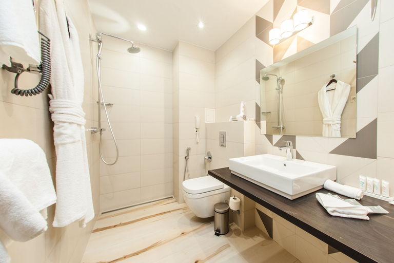 Bathroom 3, Park Hotel Burduguz, Water body