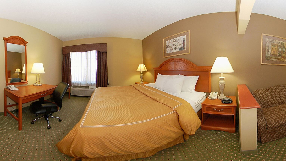 Bedroom 2, Comfort Suites Springfield I-70, Clark