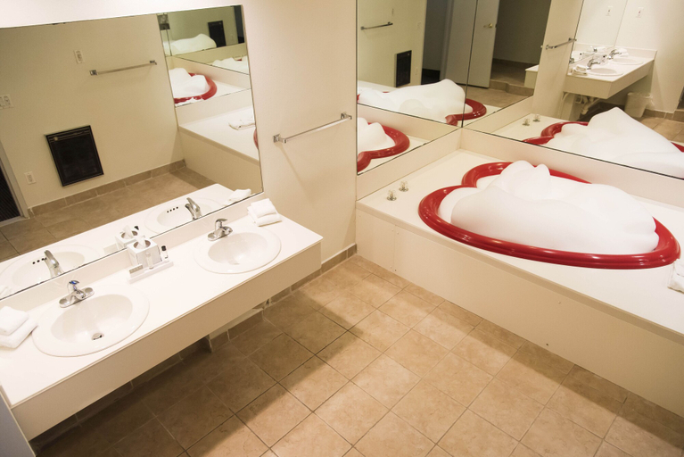 Bathroom 4, Cove Haven Resort, Wayne