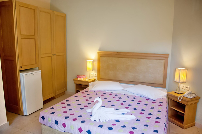 Bedroom 3, Glyfada Beach Hotel, Ionian Islands
