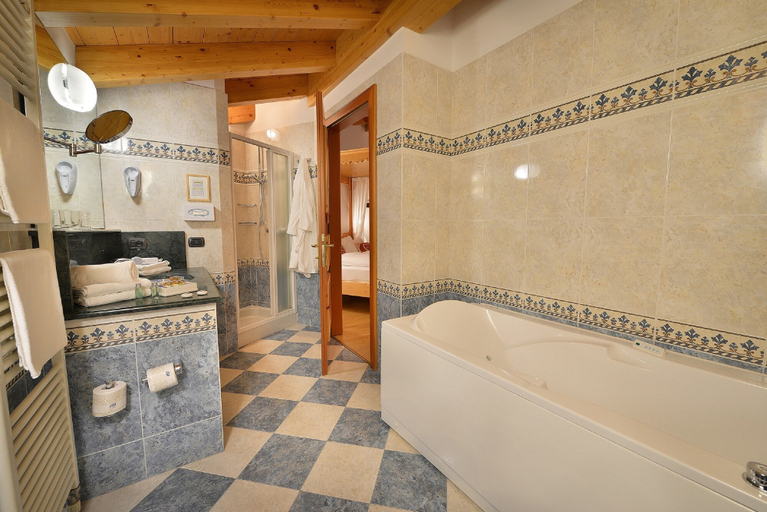 Bathroom 5, Hotel Posta, Sondrio