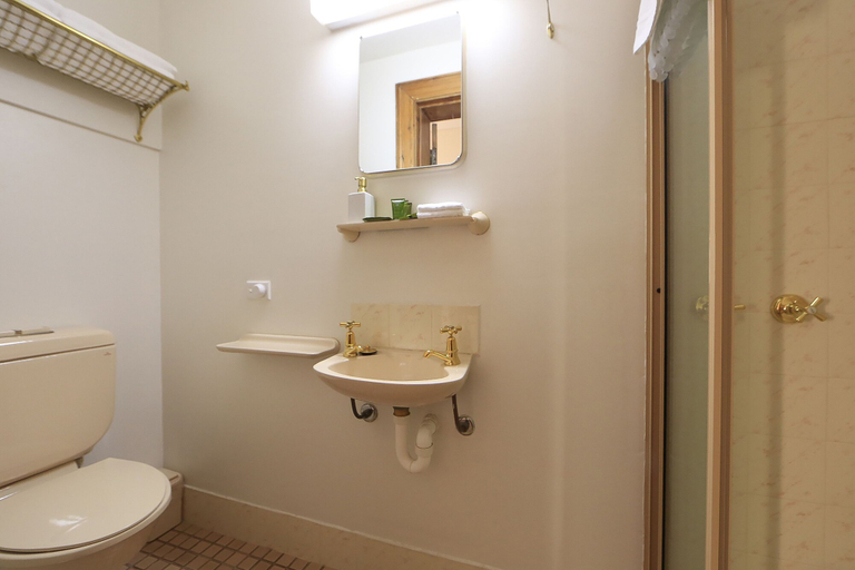 Bathroom 4, The Racecourse Inn, Northern Midlands - Pt A