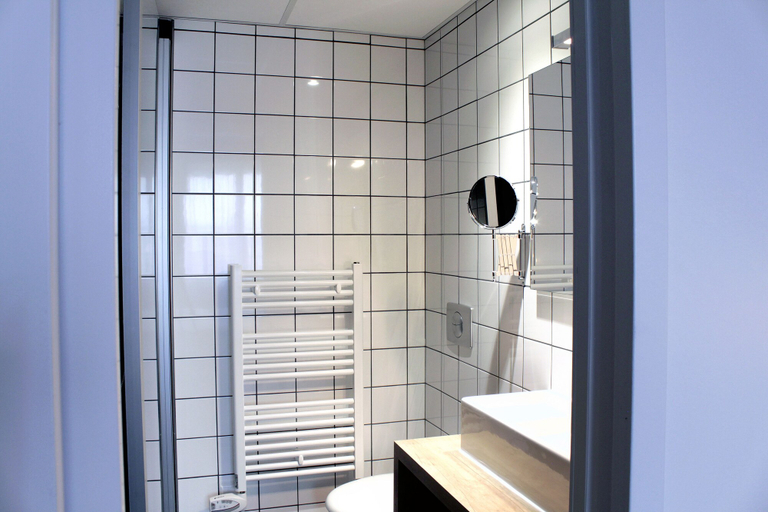 Bathroom 5, Hôtel Le Collonges, Corrèze