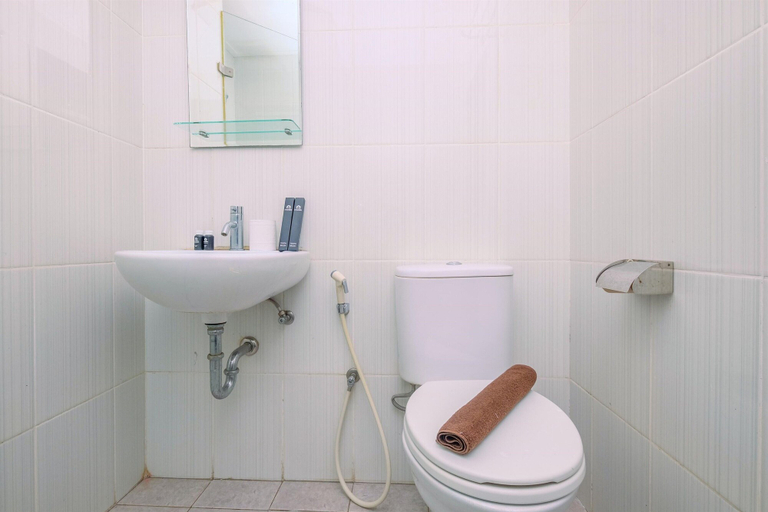 Bathroom 3, Minimalist And Comfy Studio At Tamansari Semanggi Apartment, South Jakarta