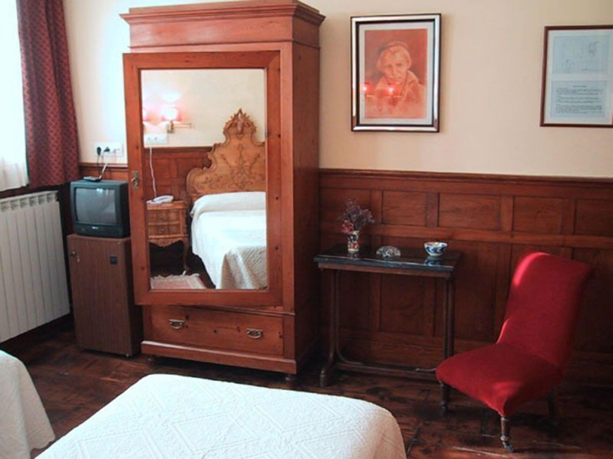 Bedroom 3, Hotel Quinta Duro, Asturias