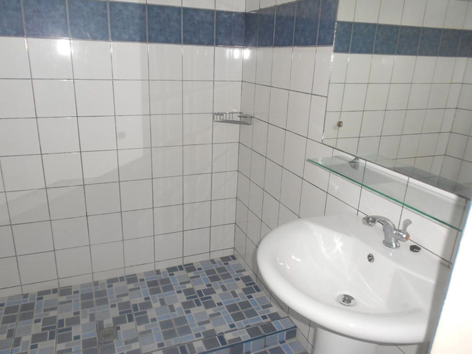 Bathroom 4, Dolphinbay Beachfront & Dive Resort, Puerto Galera