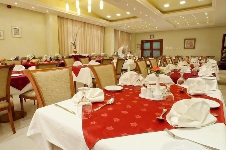 Food & Drinks 5, Safeer Plaza Hotel, Bausher
