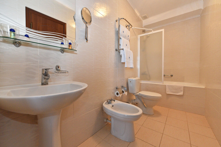 Bathroom 3, Hotel Dnipro, Shevchenkivs'kyi