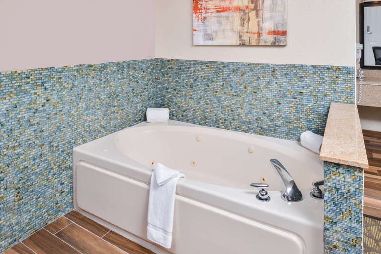 Bathroom 5, Best Western Of Hartland, Livingston