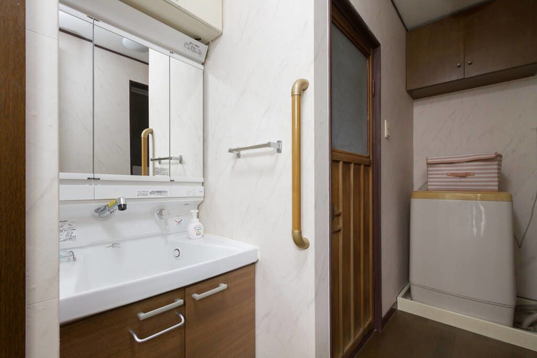 Bathroom 3, Nakayama Guesthouse, Osaka