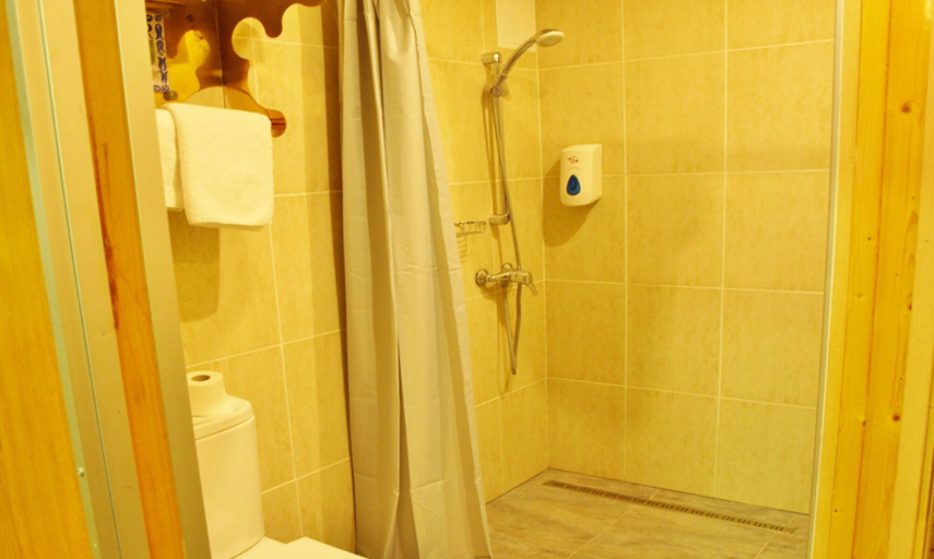 Bathroom 4, Mur, Huesca